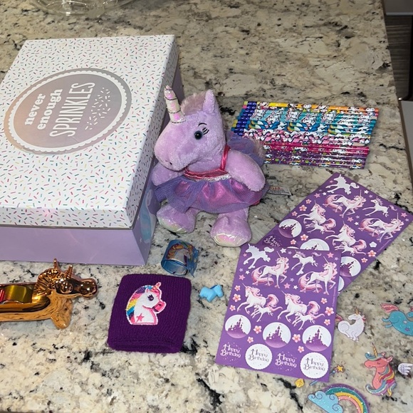 Unicorn 🦄variety pack storage box stuffed animal stickers pencils tape bracelet - Picture 11 of 13